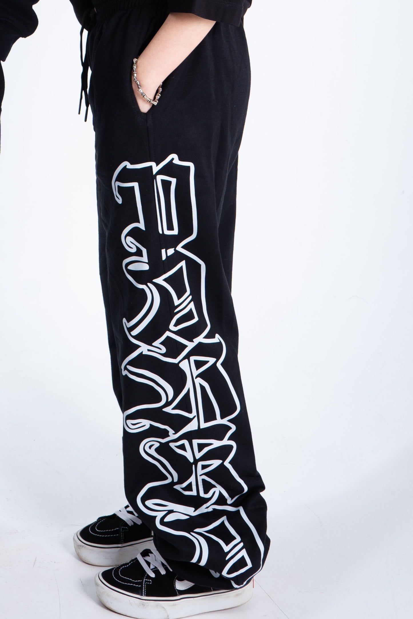 Pantalón Negro White Lettering