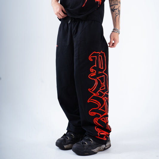 Pantalón Bota Recta Convertible PARKA Negro Red Lettering - Vista lateral